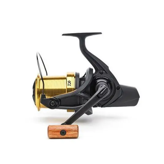 Retur gratuit Mulineta Daiwa 20 Emblem 45 SCW QD-OT