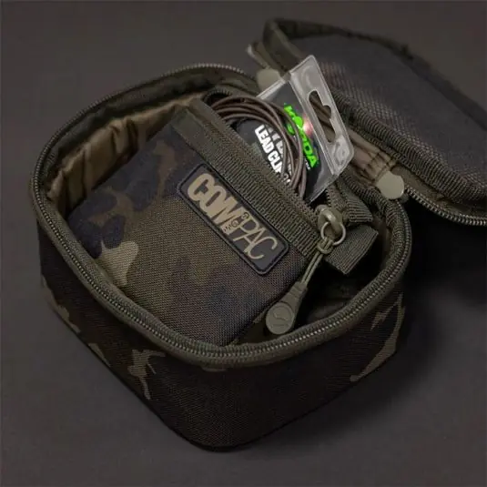 Calitate înaltă Borseta Korda Compac 100 Tackle Pouch Dark Kamo